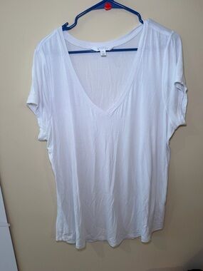 Market & Spruce White V-Neck Short Sleeve Tee - Classic Basic
